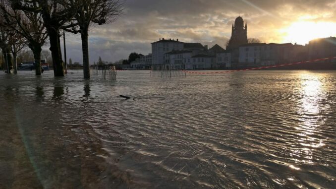 Changement climatique : inondations à Saintes
